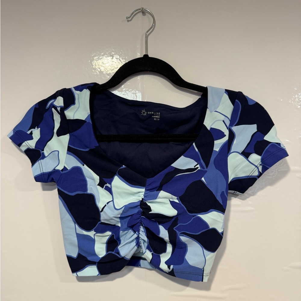 Aerie Rouched blue patterned cap sleeve crop top